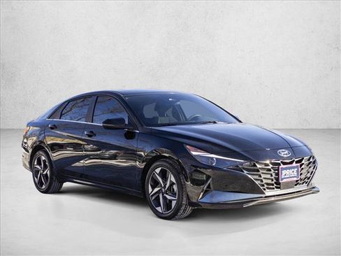 Certified 2022 Hyundai Elantra SEL w/ Convenience + Premium Package image 3