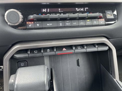 Used 2024 Toyota Tundra Limited image 40