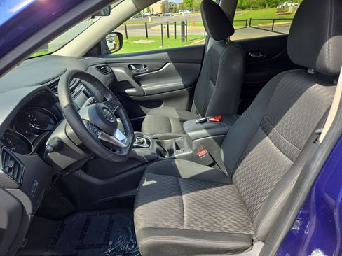 Used 2018 Nissan Rogue SV w/ Premium Package FWD image 18