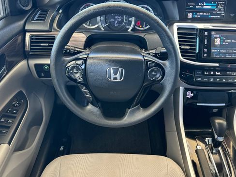 Used 2017 Honda Accord EX image 14