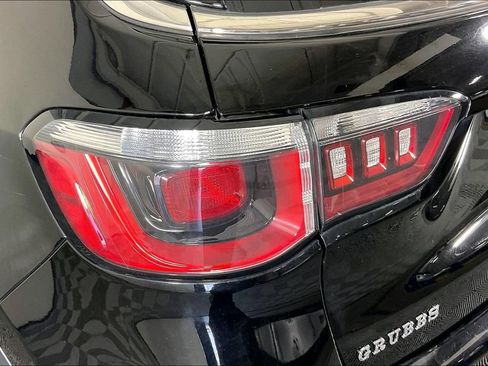 Used 2017 Jeep Compass Latitude w/ Cold Weather Group FWD image 36