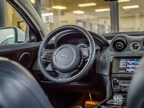 Used 2015 Jaguar XJ L Portfolio image 33
