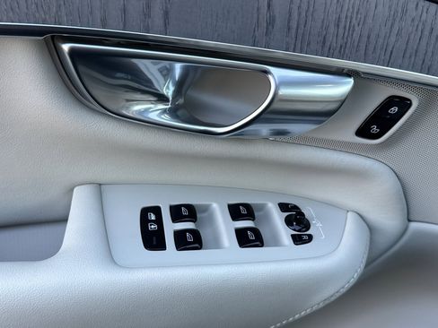 Certified 2025 Volvo XC90 B6 Ultra w/ Protection Package Premier image 10