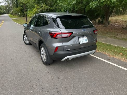 Used 2023 Ford Escape Active image 9