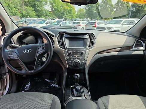 Used 2018 Hyundai Santa Fe SE AWD/4WD image 12