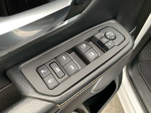 Used 2025 RAM 1500 Laramie image 18