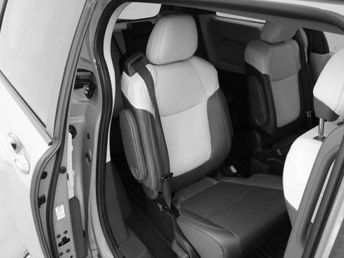 Used 2024 Toyota Sienna XSE image 54