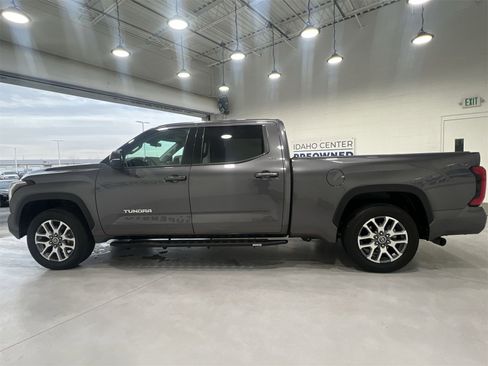 Used 2022 Toyota Tundra SR5 w/ SR5 Premium Package image 5