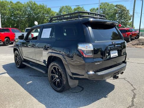Used 2022 Toyota 4Runner SR5 Premium w/ Moonroof Package RWD image 24