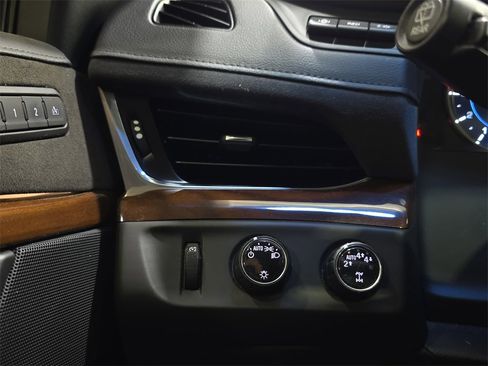 Used 2018 Cadillac Escalade Luxury image 28