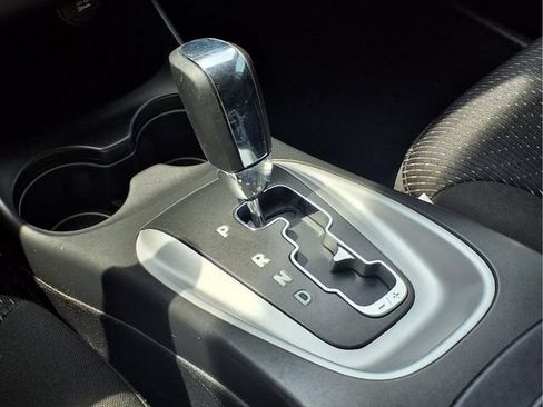 Used 2019 Dodge Journey SE FWD image 10
