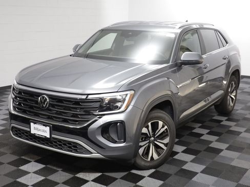 Used 2024 Volkswagen Atlas Cross Sport SE AWD/4WD image 2