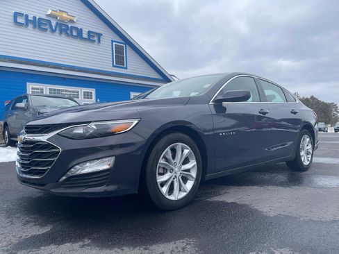 Used 2025 Chevrolet Malibu LT image 3