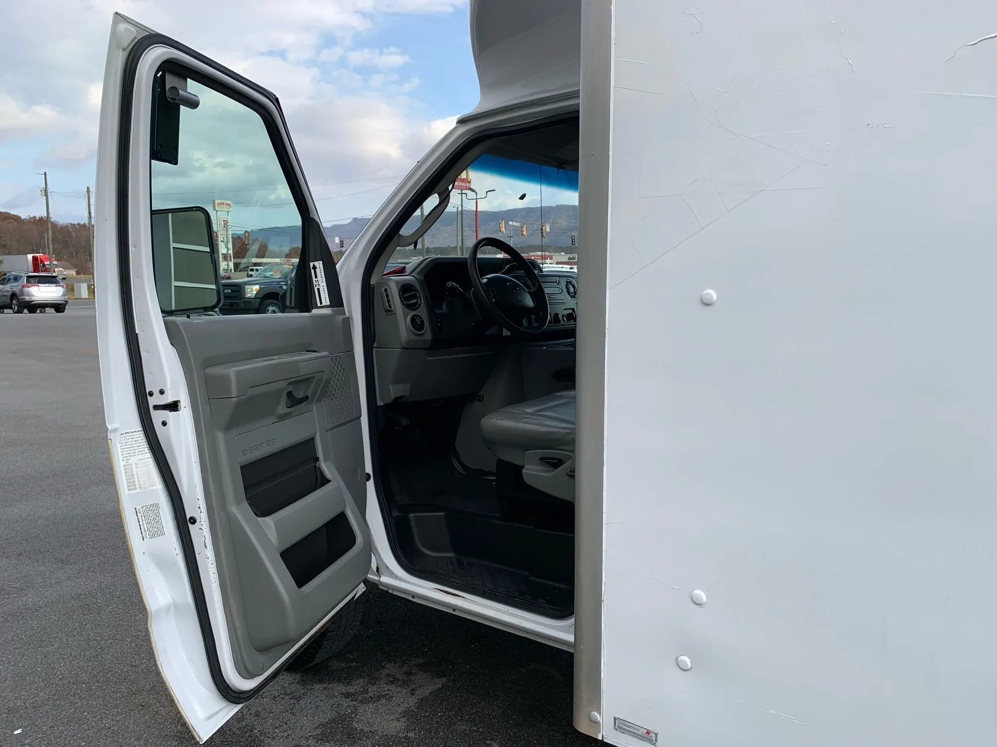 Used 2013 Ford E-450 and Econoline 450 Super Duty w/ PWR Locks & Windows Group RWD image 7