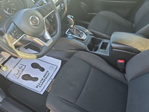 Used 2018 Nissan Rogue Sport S image 13