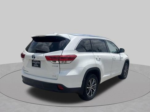 Used 2018 Toyota Highlander XLE AWD/4WD image 6