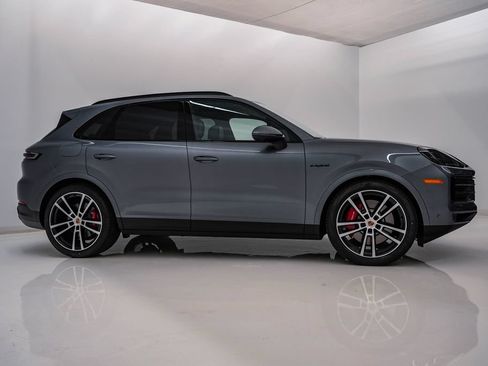New 2026 Porsche Cayenne S AWD/4WD image 9