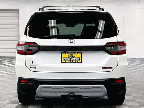 Used 2024 Honda Pilot TrailSport image 5