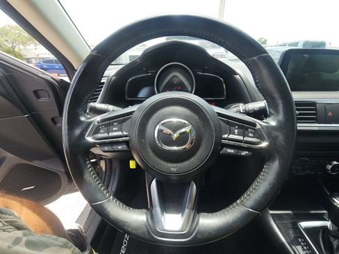 Used 2018 MAZDA MAZDA3 Grand Touring w/ Premium Equipment Package FWD image 7
