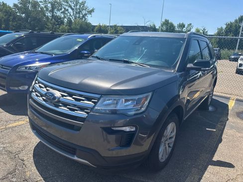 Used 2018 Ford Explorer XLT w/ Equipment Group 201A AWD/4WD image 28