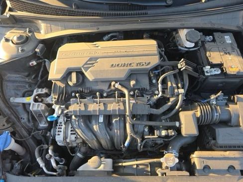 Certified 2025 Hyundai Elantra SEL FWD image 22