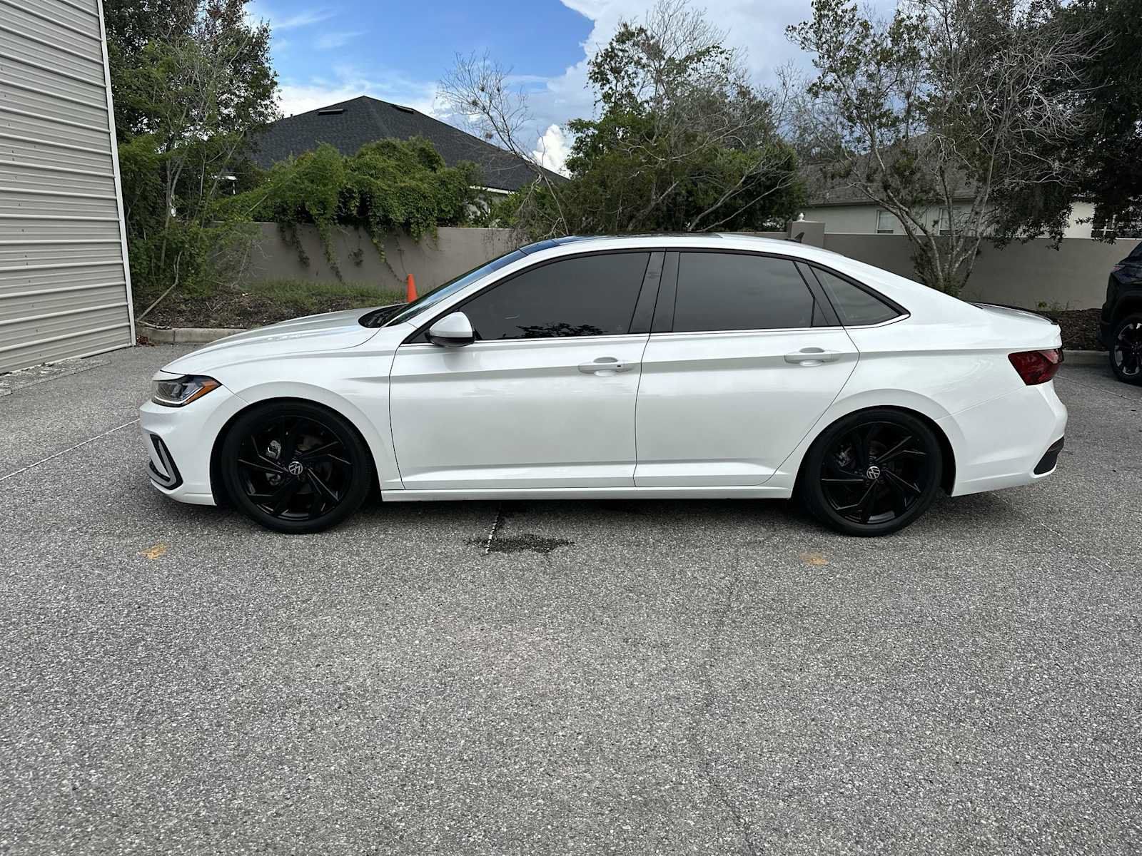 Used 2025 Volkswagen Jetta SE FWD image 3