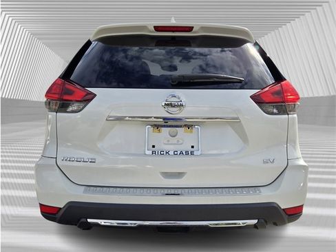 Used 2017 Nissan Rogue SV w/ SV Premium Package image 5