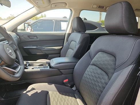 Used 2024 Nissan Pathfinder SV FWD image 8