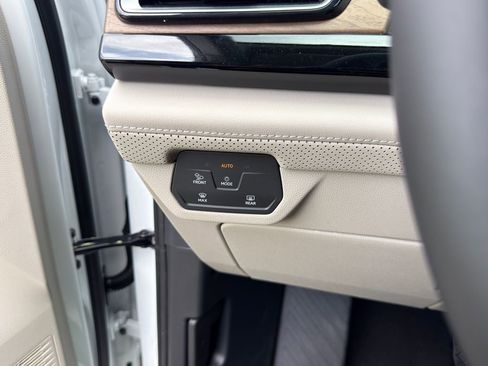 New 2026 Volkswagen Atlas SE FWD image 17