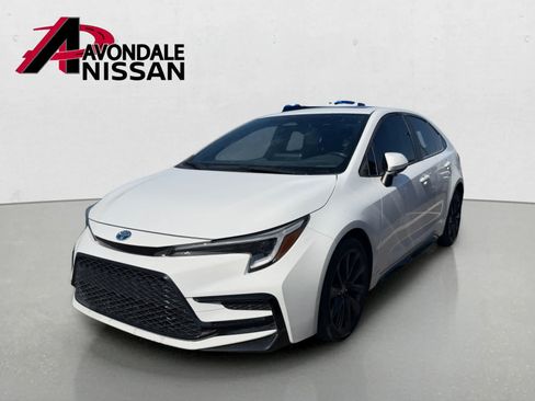Used 2023 Toyota Corolla SE w/ SE Package FWD image 2
