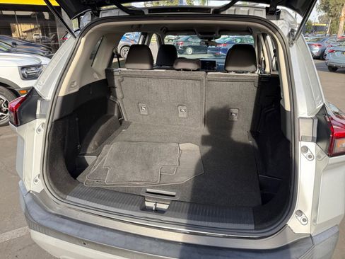 Used 2023 Nissan Rogue SV image 20