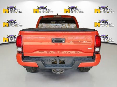 Used 2018 Toyota Tacoma SR5 AWD/4WD image 5
