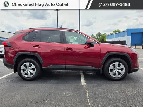 Used 2021 Toyota RAV4 LE AWD/4WD image 9
