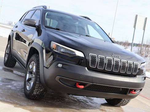 Used 2019 Jeep Cherokee Trailhawk w/ Comfort/Convenience Group image 6