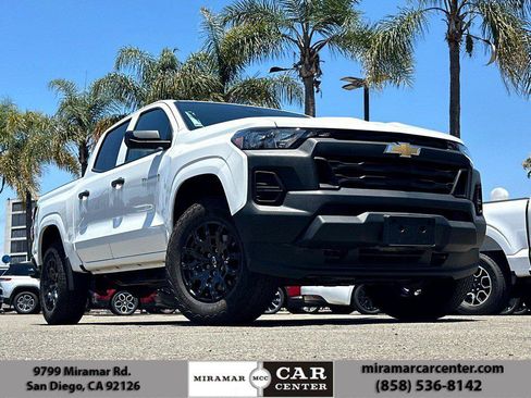 Used 2025 Chevrolet Colorado W/T AWD/4WD image 1