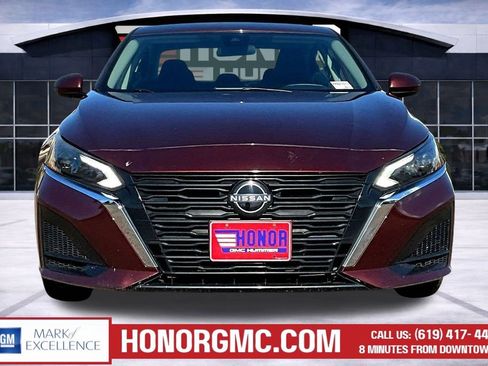 Used 2023 Nissan Altima 2.5 SV image 2