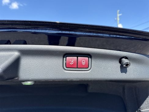 Used 2023 Mercedes-Benz C 300 Sedan image 30