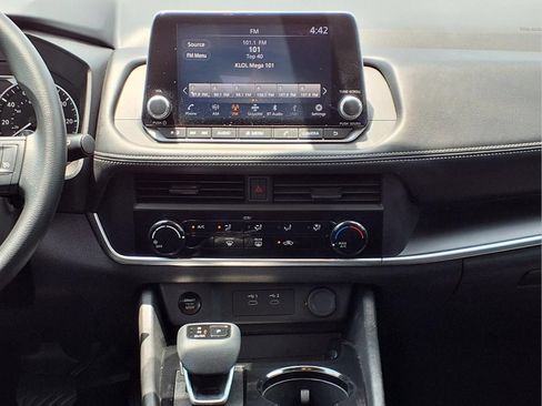 Used 2025 Nissan Rogue S FWD image 15