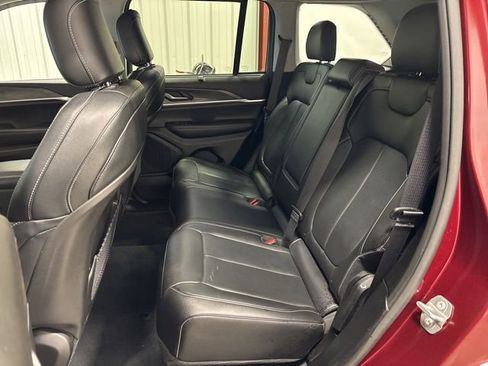 Used 2023 Jeep Grand Cherokee Limited w/ Luxury Tech Group II AWD/4WD image 17