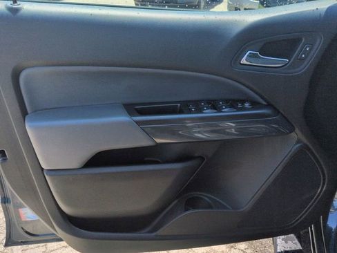 Used 2019 Chevrolet Colorado Z71 AWD/4WD image 24