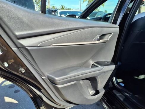 Used 2025 Toyota Camry SE image 7