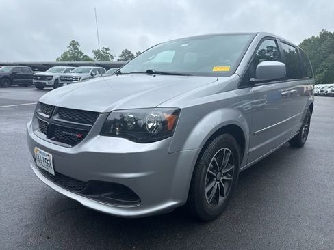 Used 2016 Dodge Grand Caravan SE FWD image 1