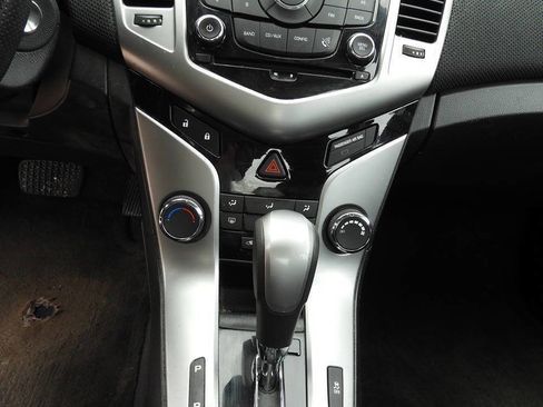 Used 2013 Chevrolet Cruze LT image 29