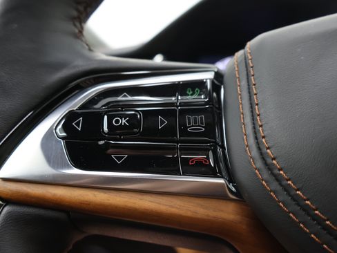 Used 2024 Jeep Grand Cherokee Summit AWD/4WD image 17