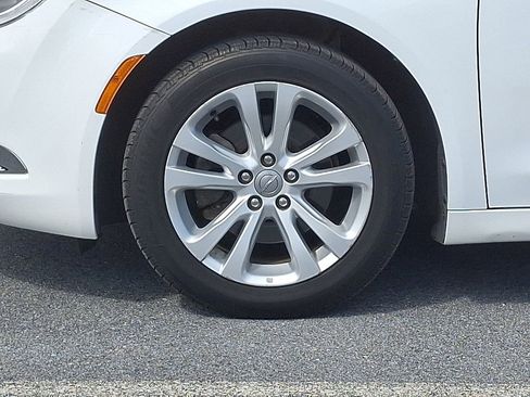 Used 2015 Chrysler 200 Limited w/ Convenience Group FWD image 8