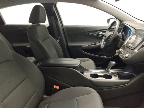 Used 2017 Chevrolet Malibu LT image 21