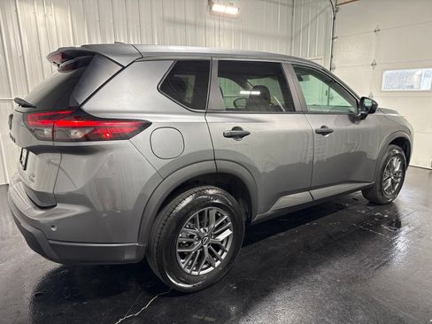 Used 2024 Nissan Rogue S AWD/4WD image 3