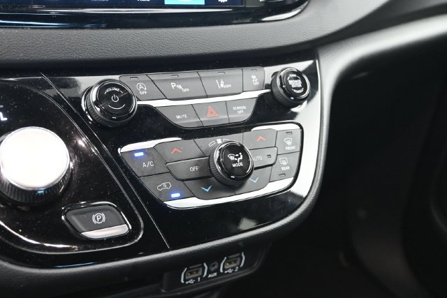 Used 2025 Chrysler Pacifica Select FWD image 23