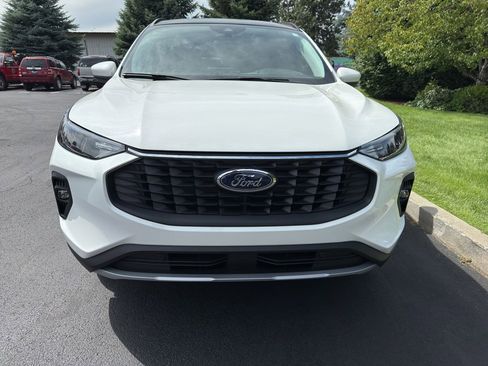New 2025 Ford Escape SE image 2