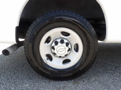 Used 2018 Chevrolet Express 2500 Extended RWD image 51